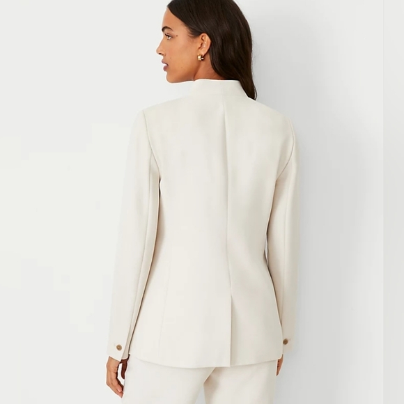NWT Ann Taylor Long Collarless Blazer in Fluid Crepe, size 0, ivory - Picture 3 of 14